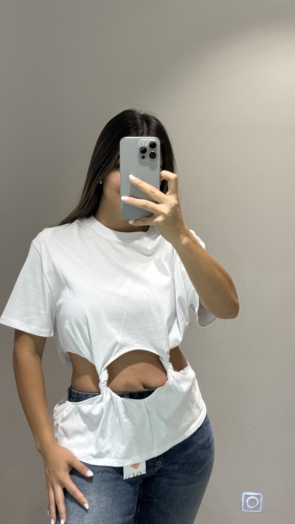 FRANELA CON NUDOS EN EL TORSO