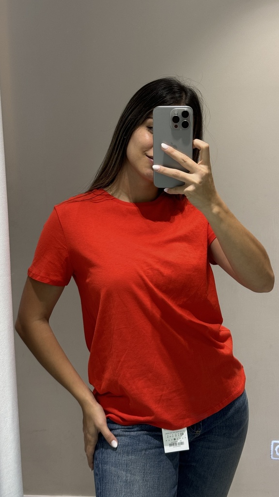 CAMISETA BÁSICA BAJO ASIMÉTRICO 