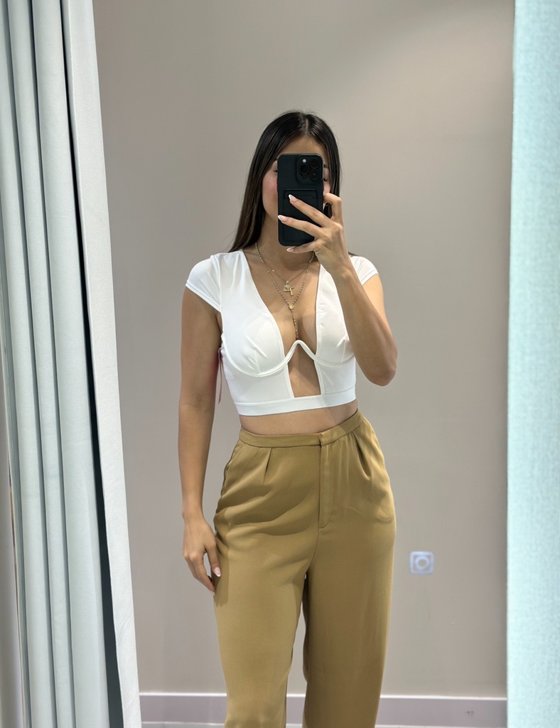 CAMISETA CROP CUELLO PROFUNDO   (M)