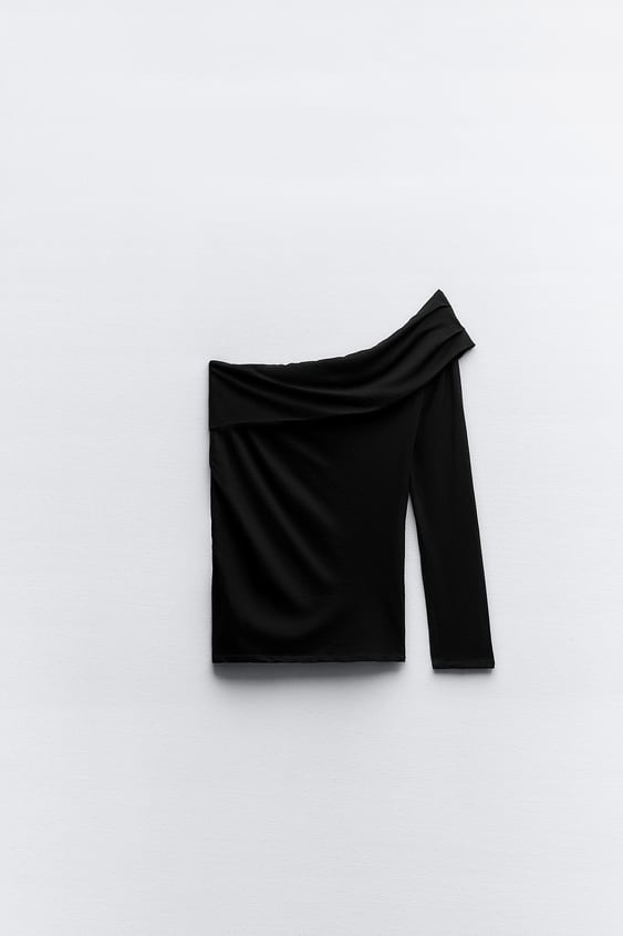 CAMISETA DELICATE HOMBRO DESCUBIERTO PLIEGUES