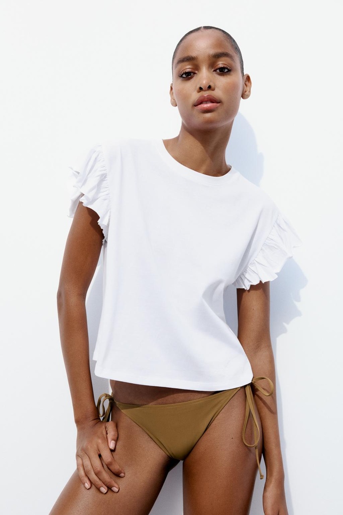 CAMISETA CON VOLANTES