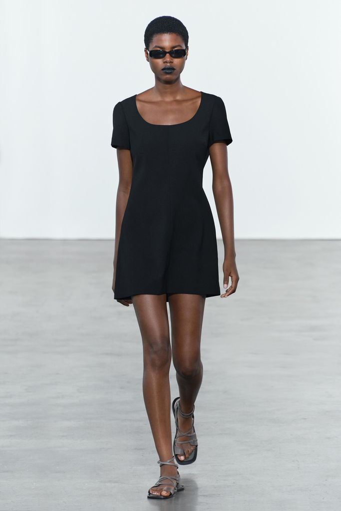 VESTIDO ESENCIAL