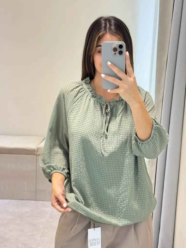 CAMISA ENGOMADA
