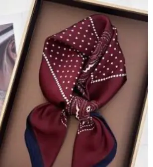 PANUELO BURDEO LUNARES