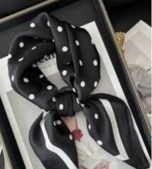 PANUELO LUNARES NEGROS 