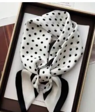 PANUELO LUNARES BLANCO