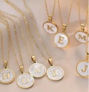 CADENA FINA DIJE LETRAS BLANCA