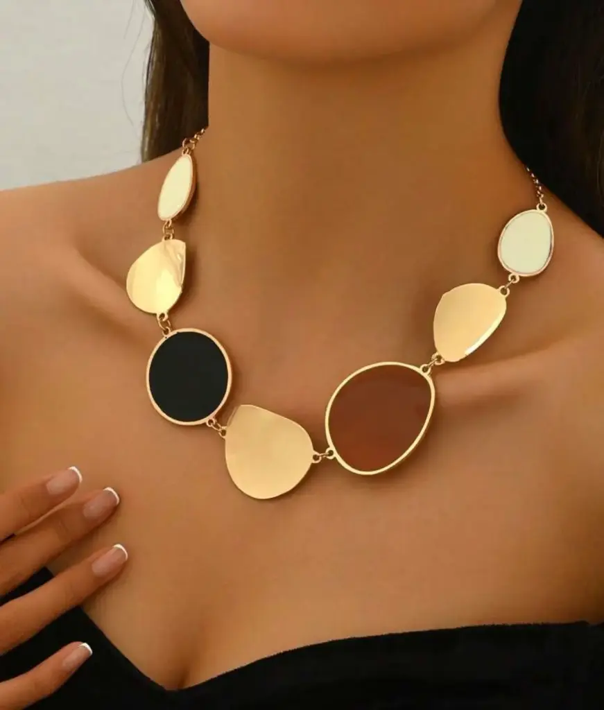 COLLAR MEDALLONES MARRONES