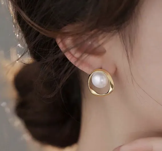 BROCHE PERLA EN CIRCULO