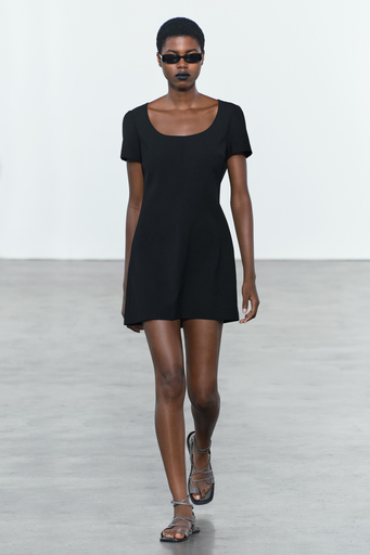 VESTIDO ESENCIAL